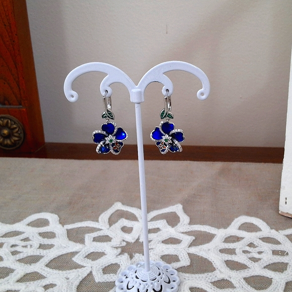 💥SALE💥Butterfly Flower NEW Dangle Earrings - Picture 1 of 5